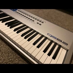 Alesis Keyboard/Synthesizer